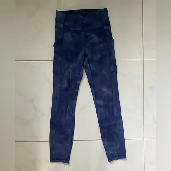 Lululemon - Invigorate 25” - size 4 - Picture 6 of 6